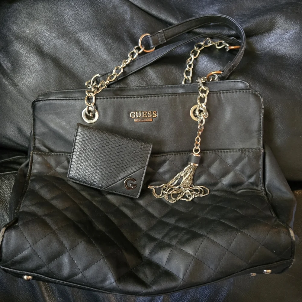 Guess quilted large bag 12"x10"x4" w/free G by Guess card holder - Picture 2 of 13